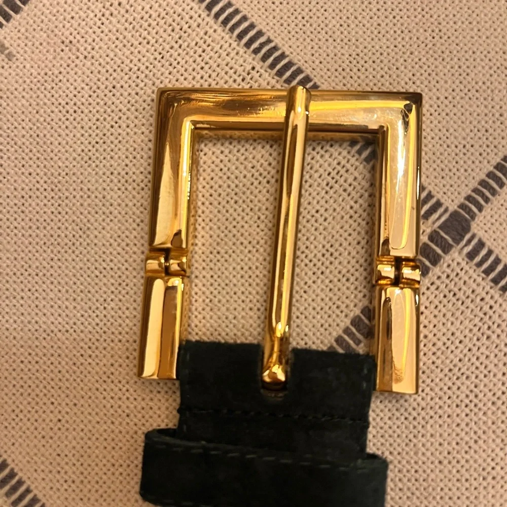 Express Green Leather Belt Gold Buckle Size Medium Chic Polished Look Office EUC